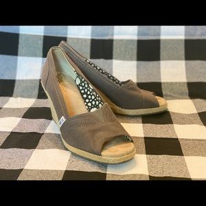 Toms wedges size 7.5